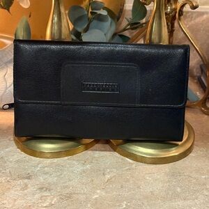 Perry Ellis Black Leather Wallet Sleek Minimalist Design